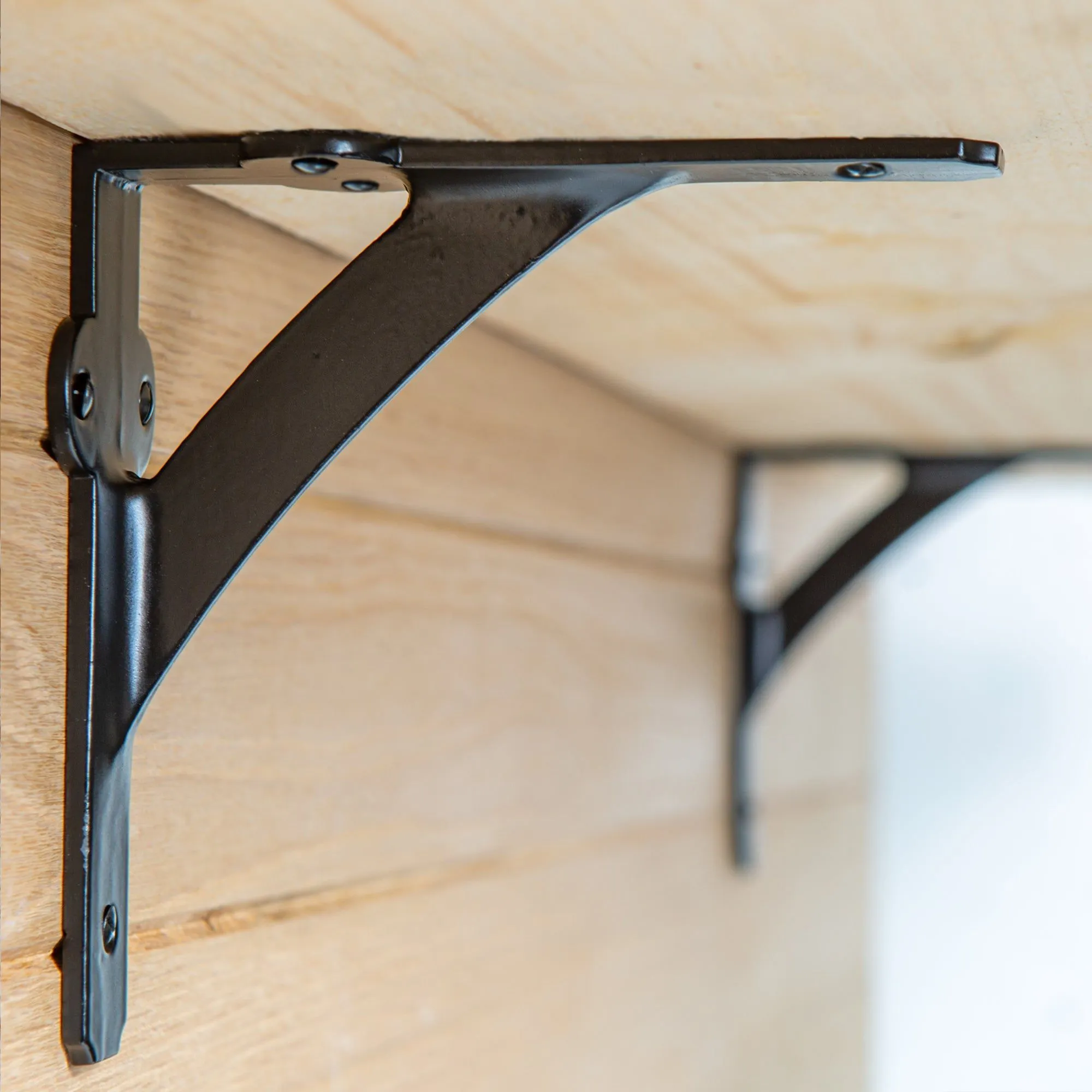 150mm Iron Shelf Bracket - By Hammer & Tongs